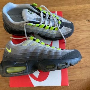 Nike og neon green 95s